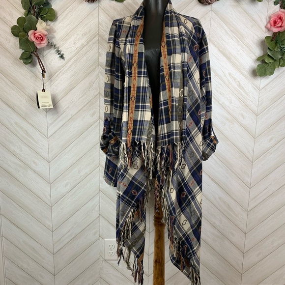 En Creme Sweaters - En Creme Plaid Shrug